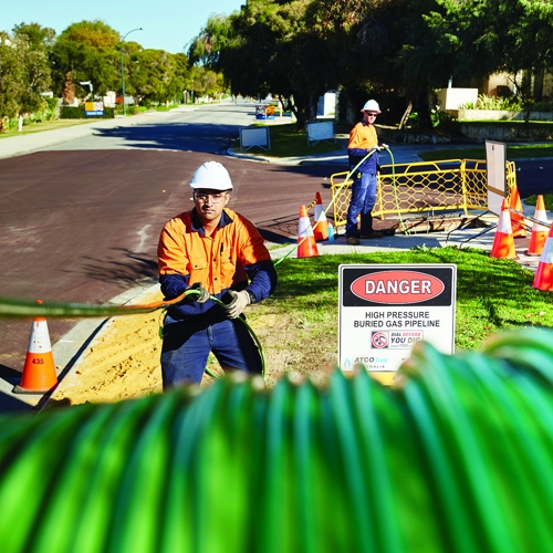 men installing nbn cables
